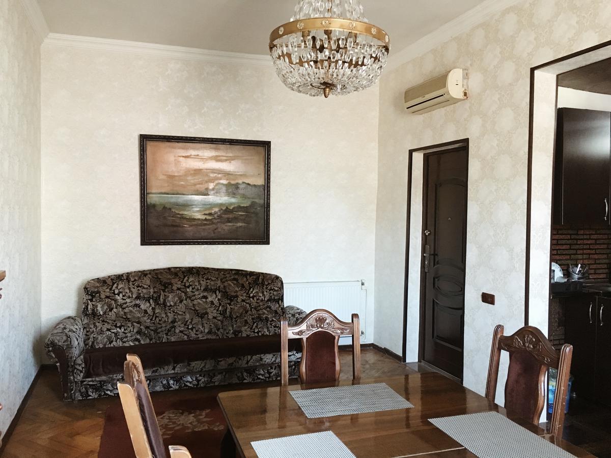 Eka Guest House Батуми Экстерьер фото